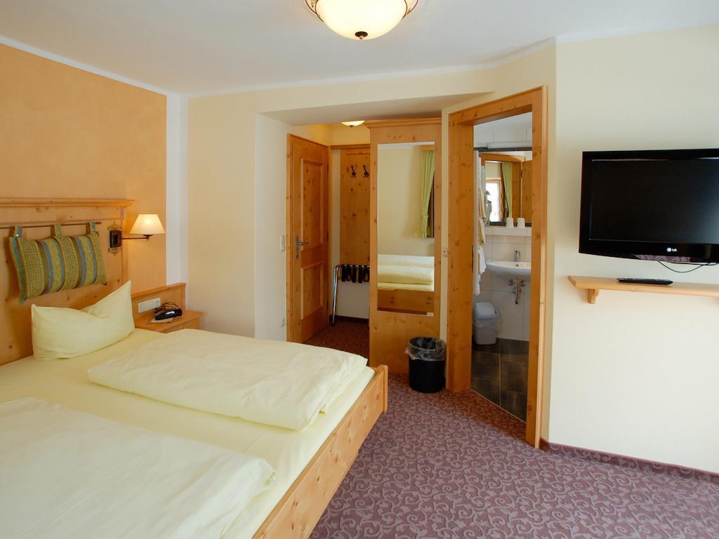 Hotel Gebirgshaeusl Engedey Ruang foto